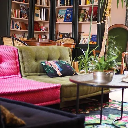 Bed & Breakfast La Parenthese Entre Abbaye Et Venise Verte Maillezais