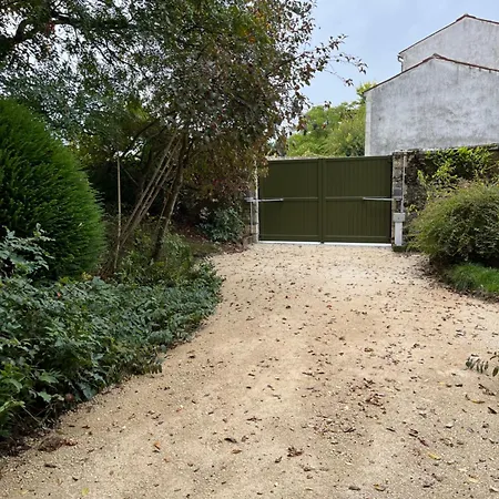 Bed & Breakfast La Parenthese Entre Abbaye Et Venise Verte Maillezais